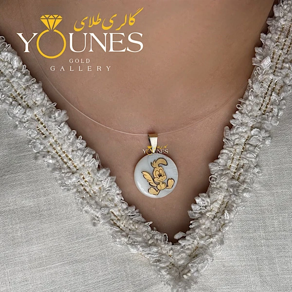 آویز طلا حکاکی سنگ صدف میگ میگ بزرگ